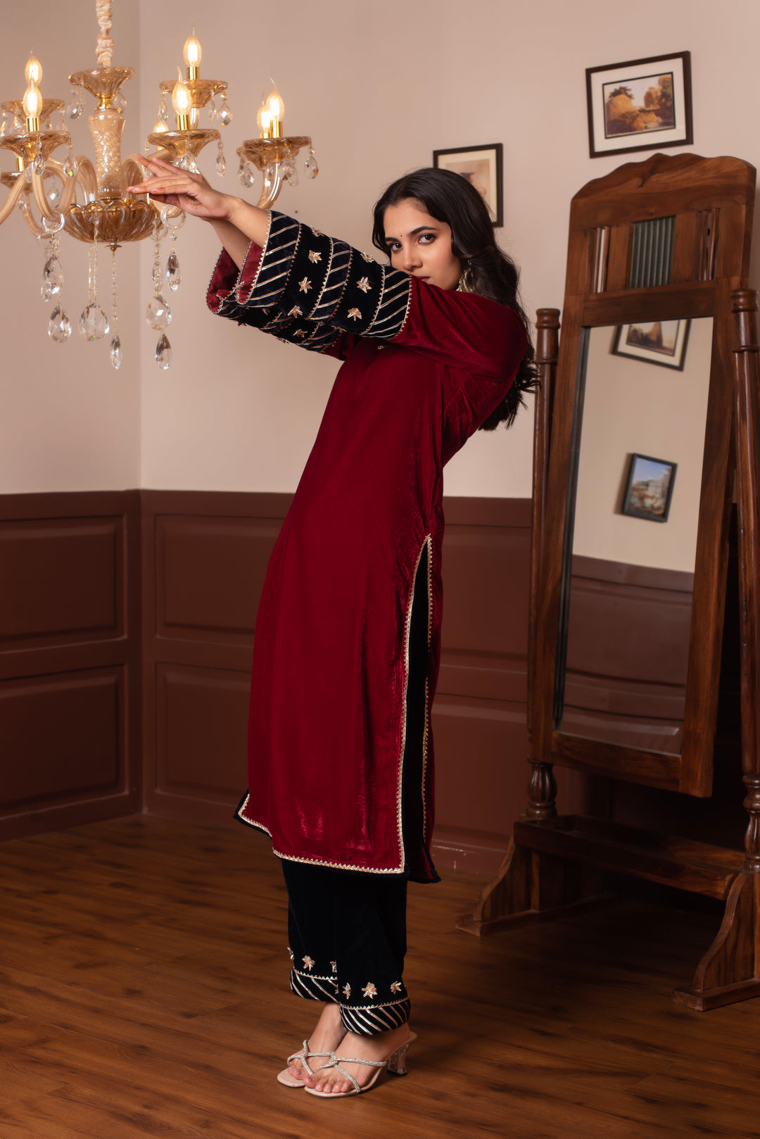 GHAZAL MAROON VELVET GOTA PATTI SUIT SET WITH VELVET DUPATTA