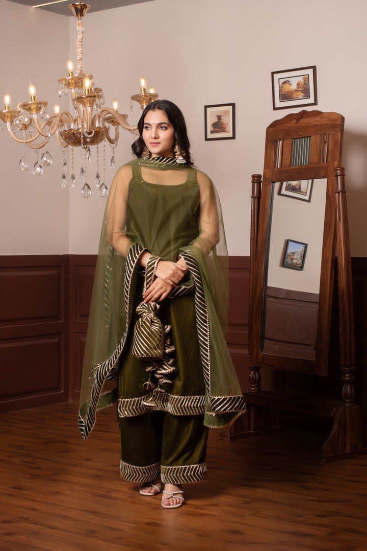 GHAZAL GREEN VELVET GOTA PATTI KURTA SET WITH SOFT NET DUPATTA