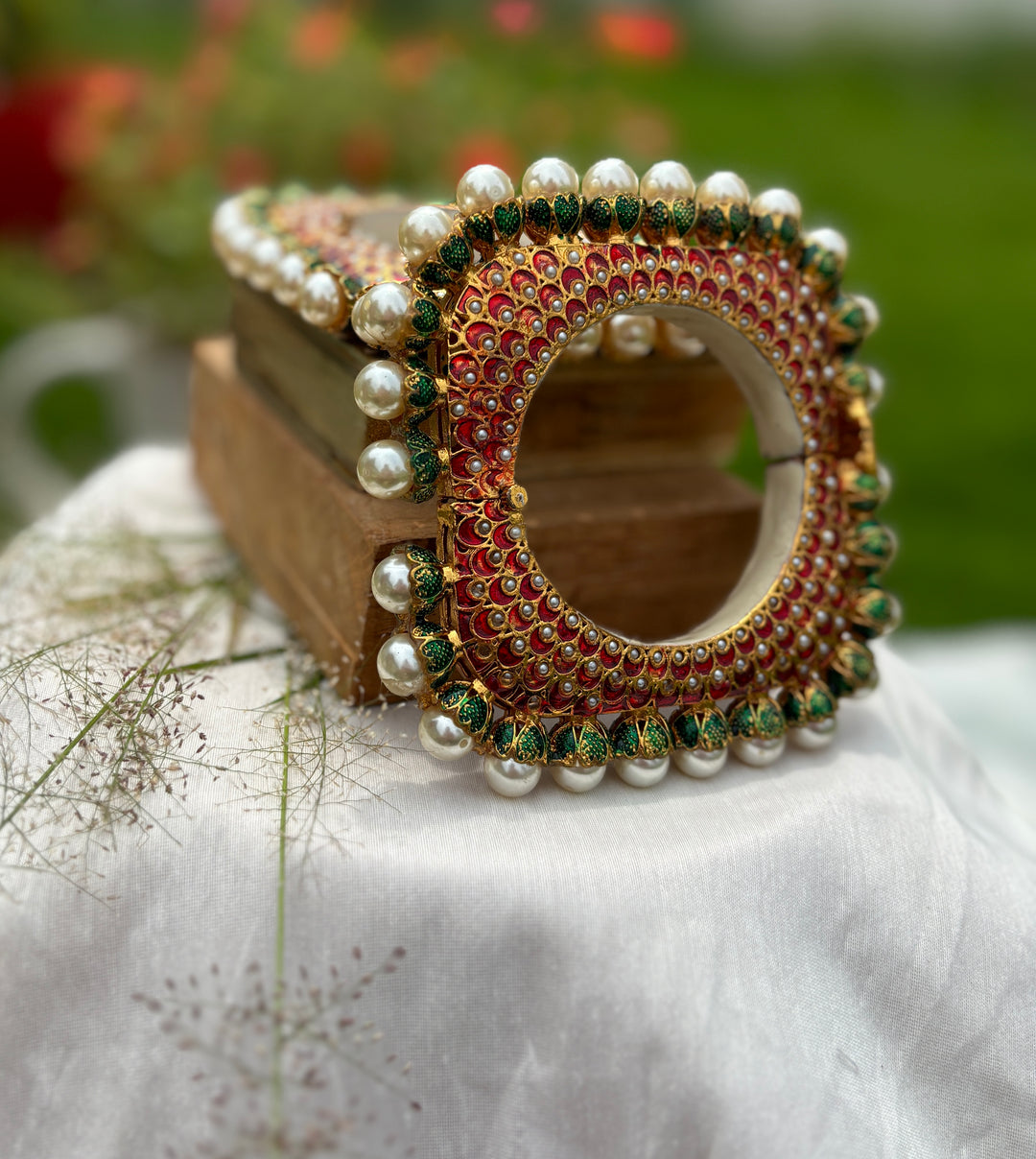 WHITE PEARL KUNDAN JADAU BANGLES