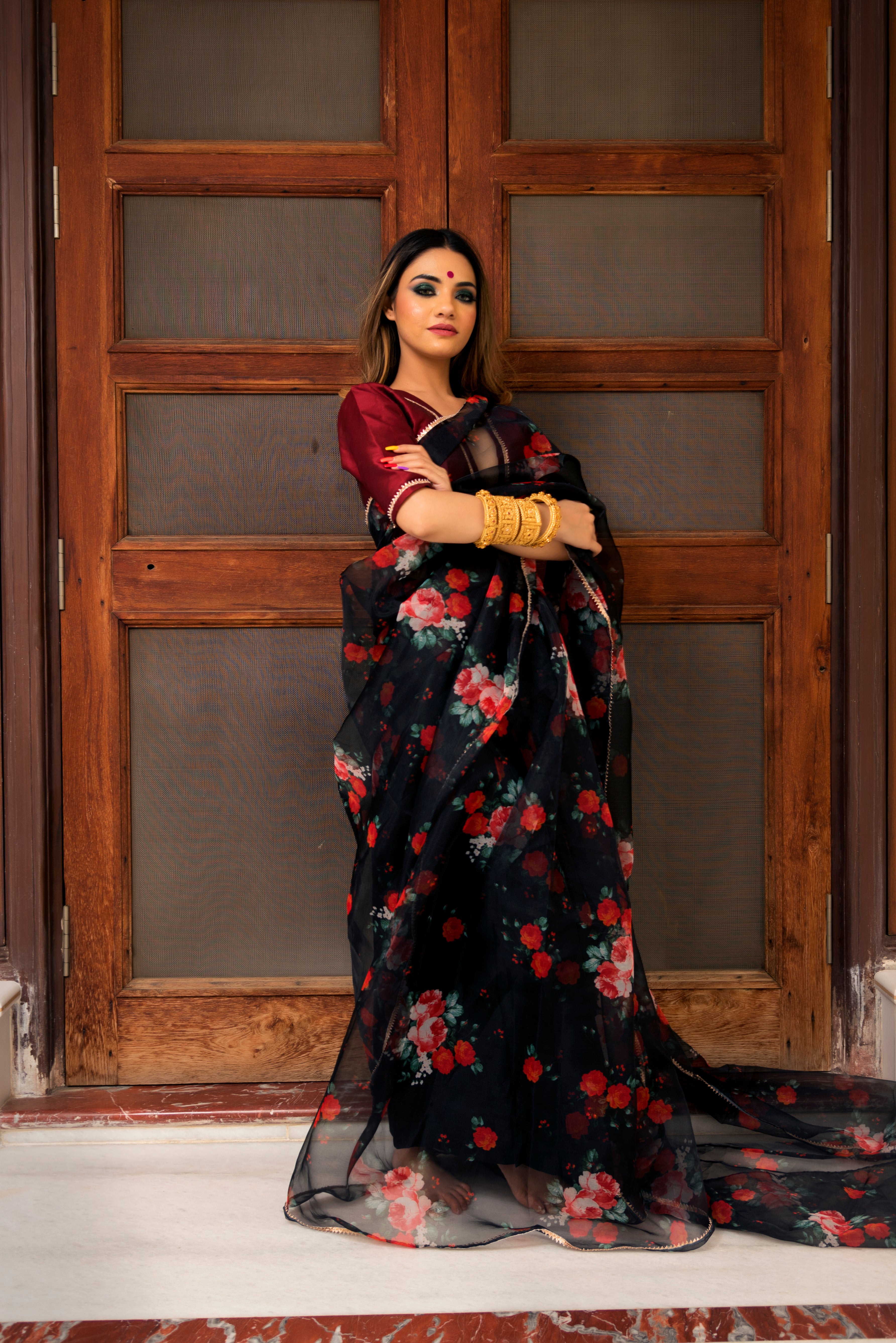 Black Maheshwari Silk Cotton Handloom Saree With Red & Orange Resham B –  Six Yard Story